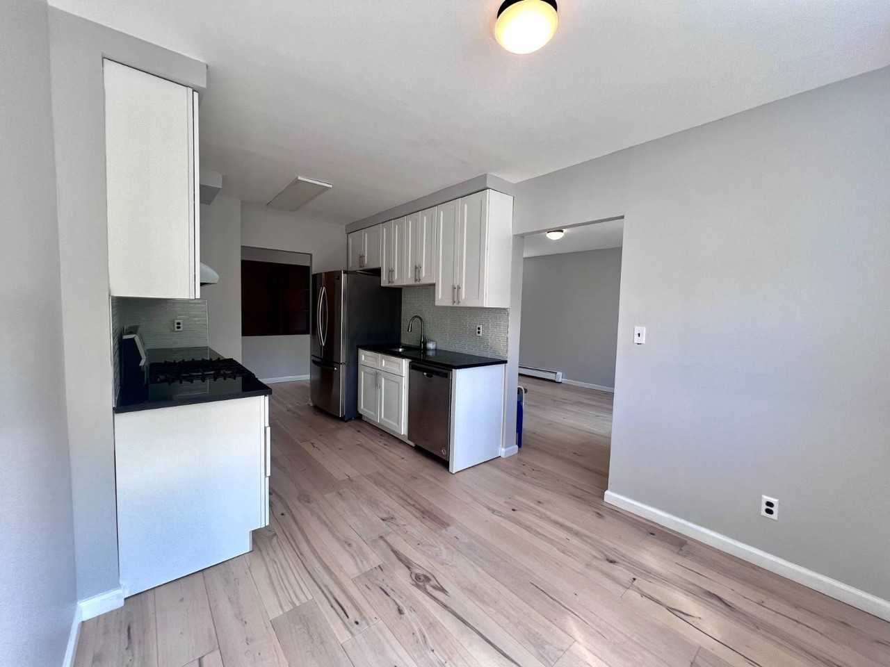 14477 Roosevelt Ave - Photo 5 of 25