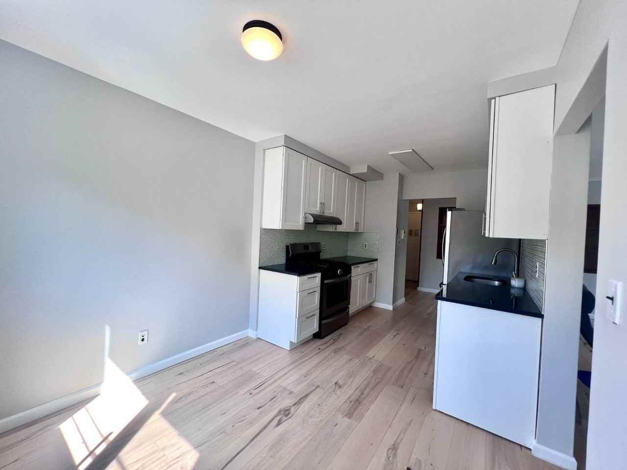14477 Roosevelt Ave - Photo 6 of 25