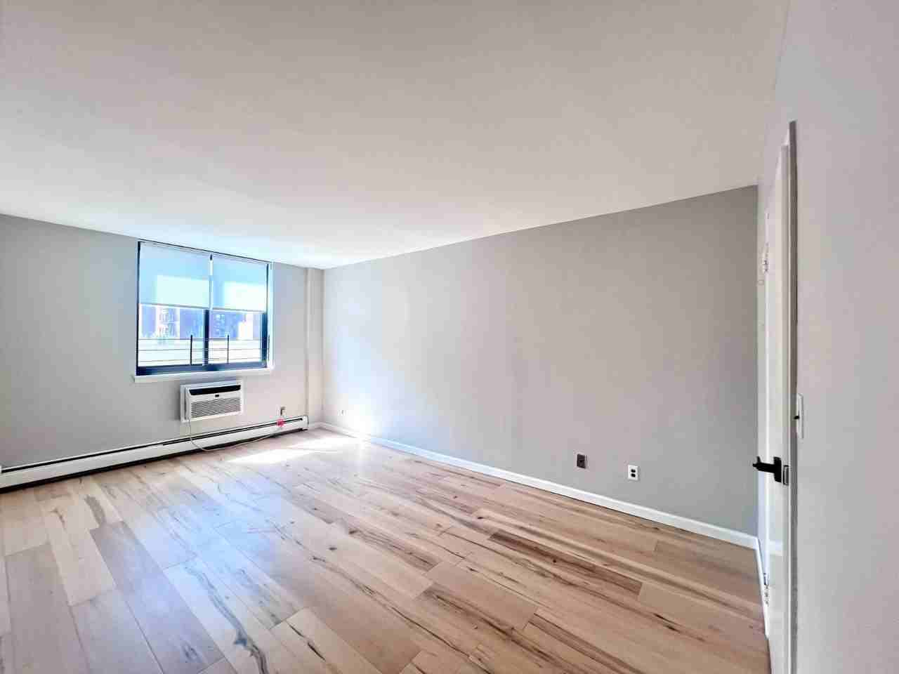 14477 Roosevelt Ave - Photo 7 of 25