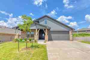 featured image of 2804 S Bowling Dr
