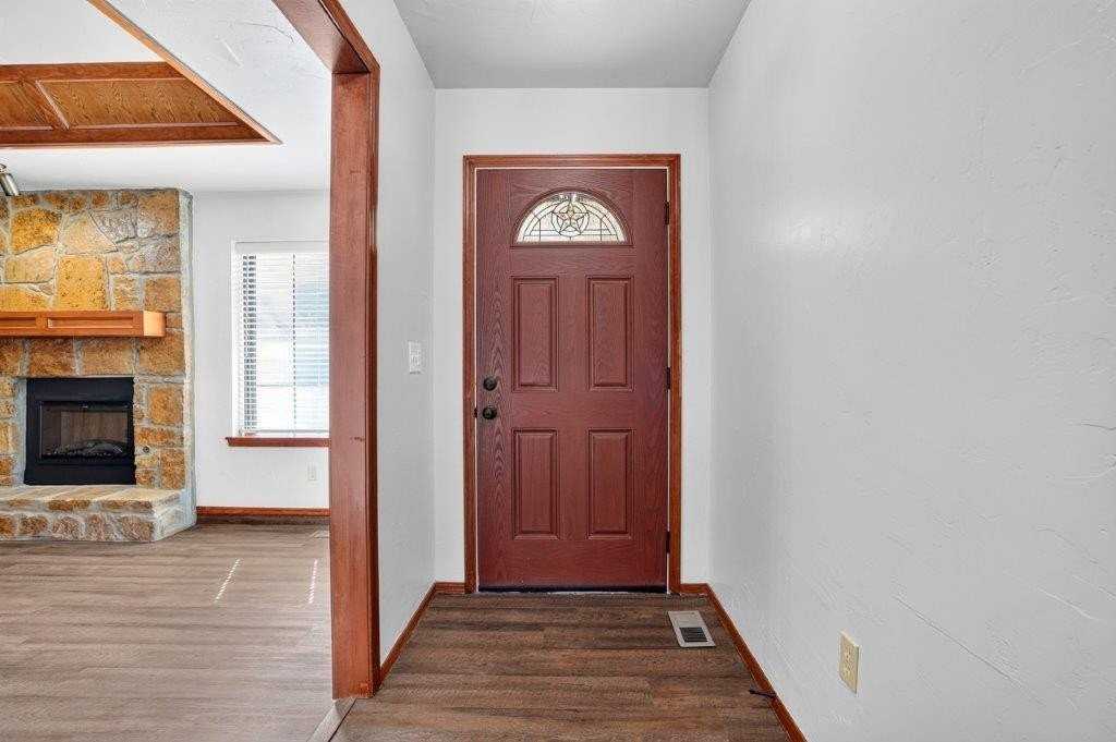 18504 Laurel Oak Dr - Photo 3 of 28