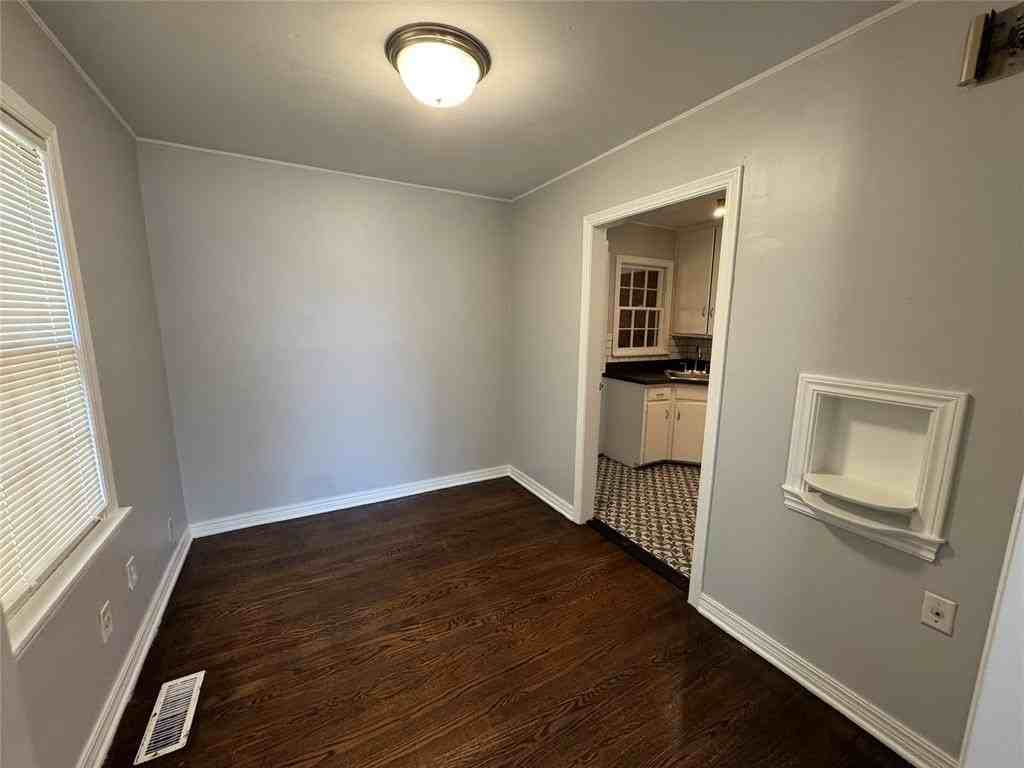 3105 W Park Pl - Photo 4 of 16