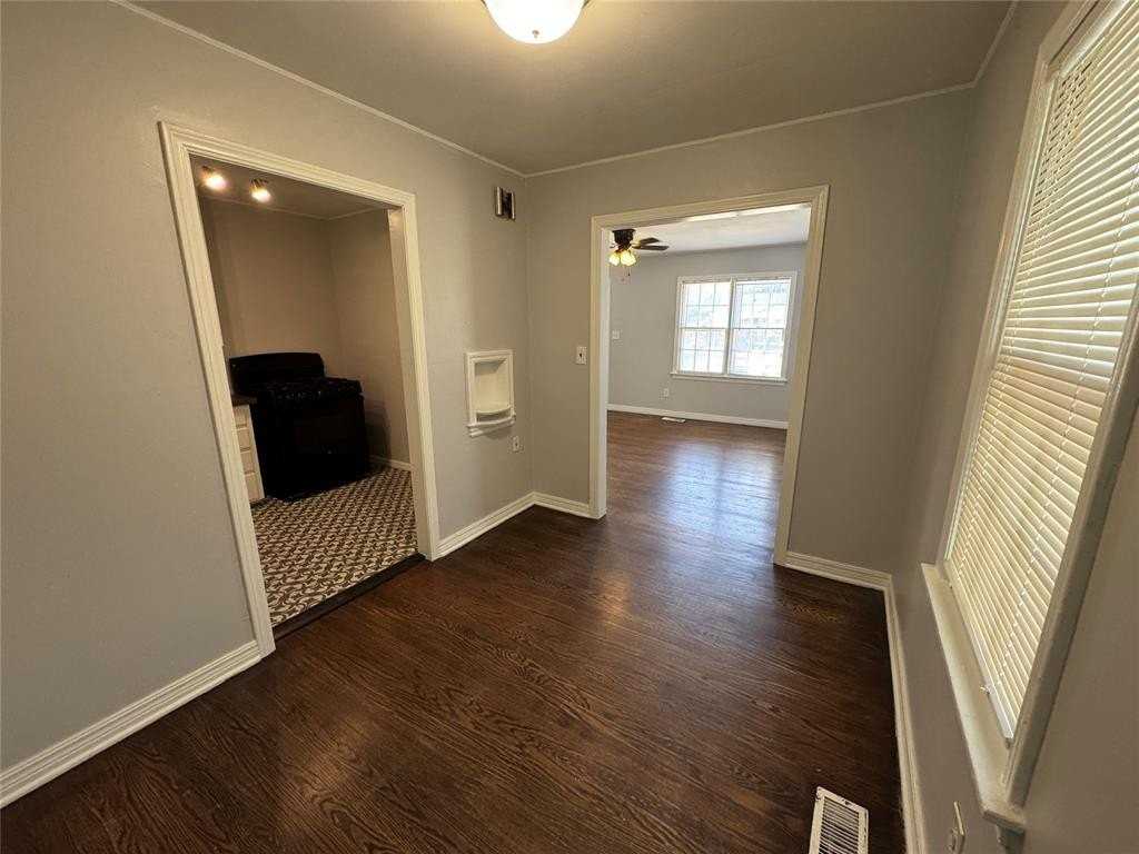 3105 W Park Pl - Photo 5 of 16