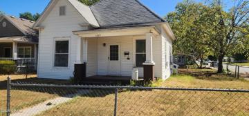 featured image of 1527 S Moffet Ave