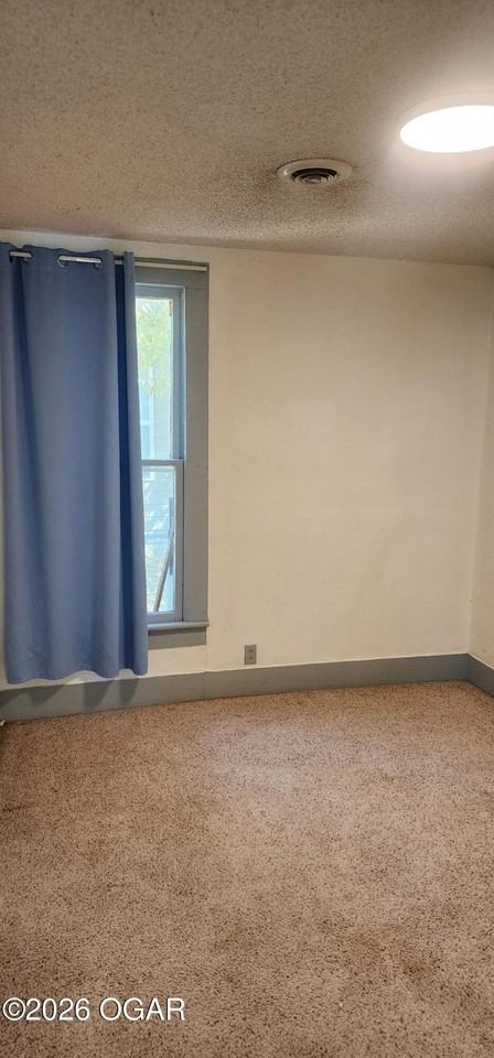 1527 S Moffet Ave - Photo 3 of 11