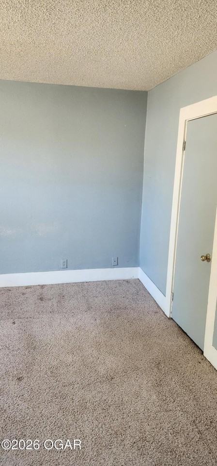 1527 S Moffet Ave - Photo 6 of 11