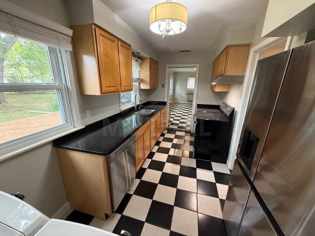 1729 Beverly St - Photo 3 of 8