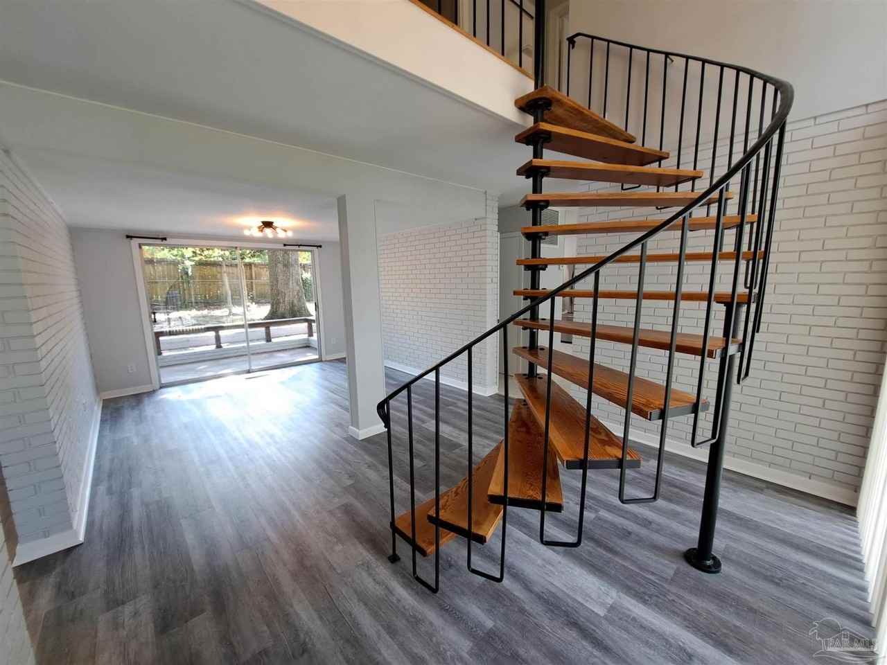 243 Euclid St - Photo 4 of 45