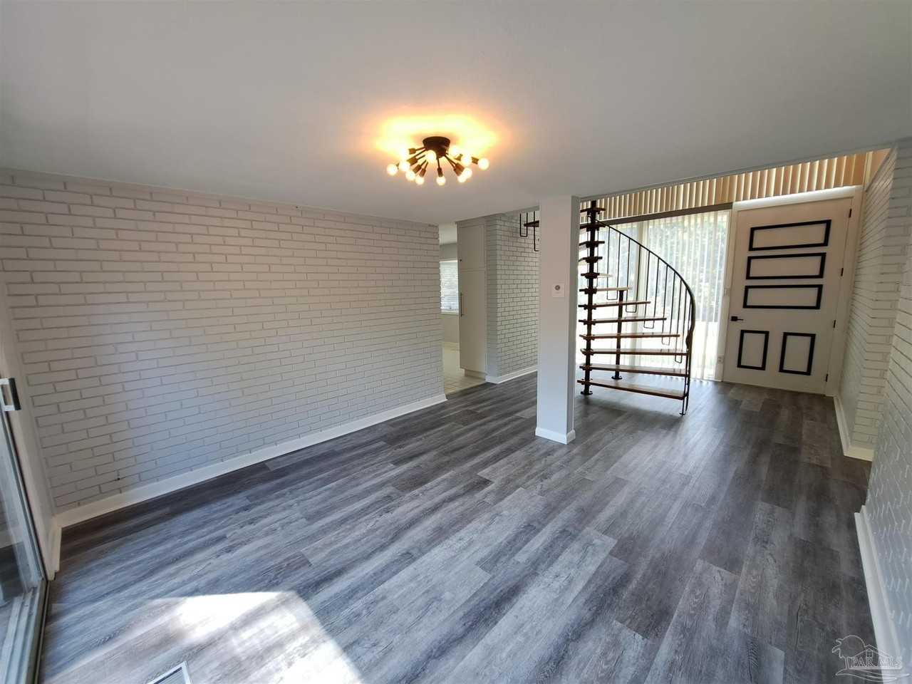 243 Euclid St - Photo 5 of 45