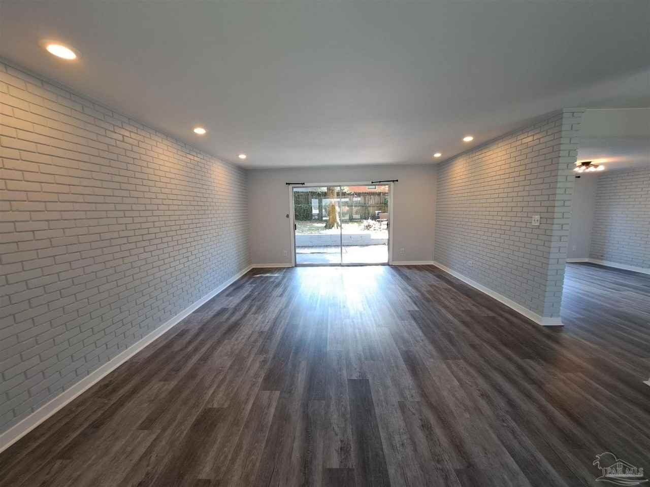 243 Euclid St - Photo 7 of 45