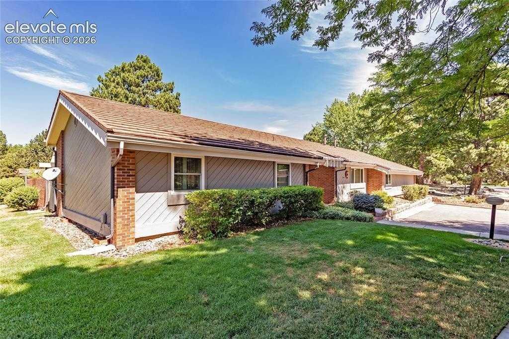 2760 Fox Grove Ct - Photo 2 of 45