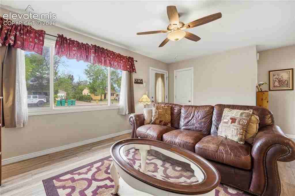 1919 S Franklin Ave - Photo 3 of 22