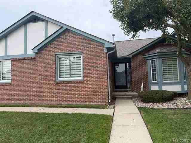 45511 Dover Dr - Photo 3 of 19