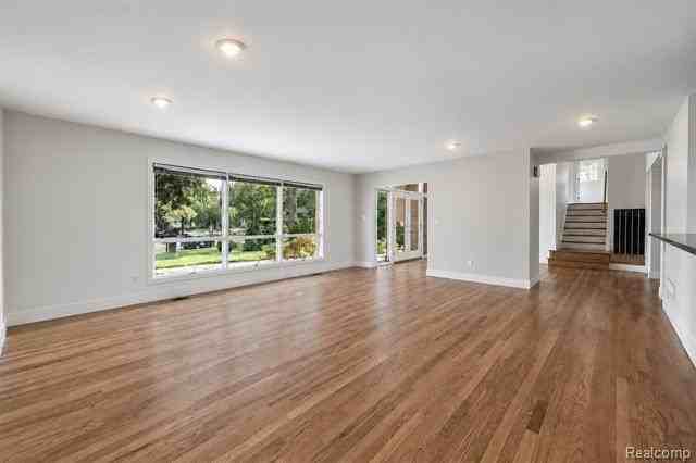 2564 Charel Ct - Photo 2 of 20