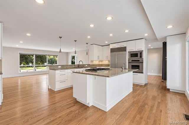 2564 Charel Ct - Photo 4 of 20