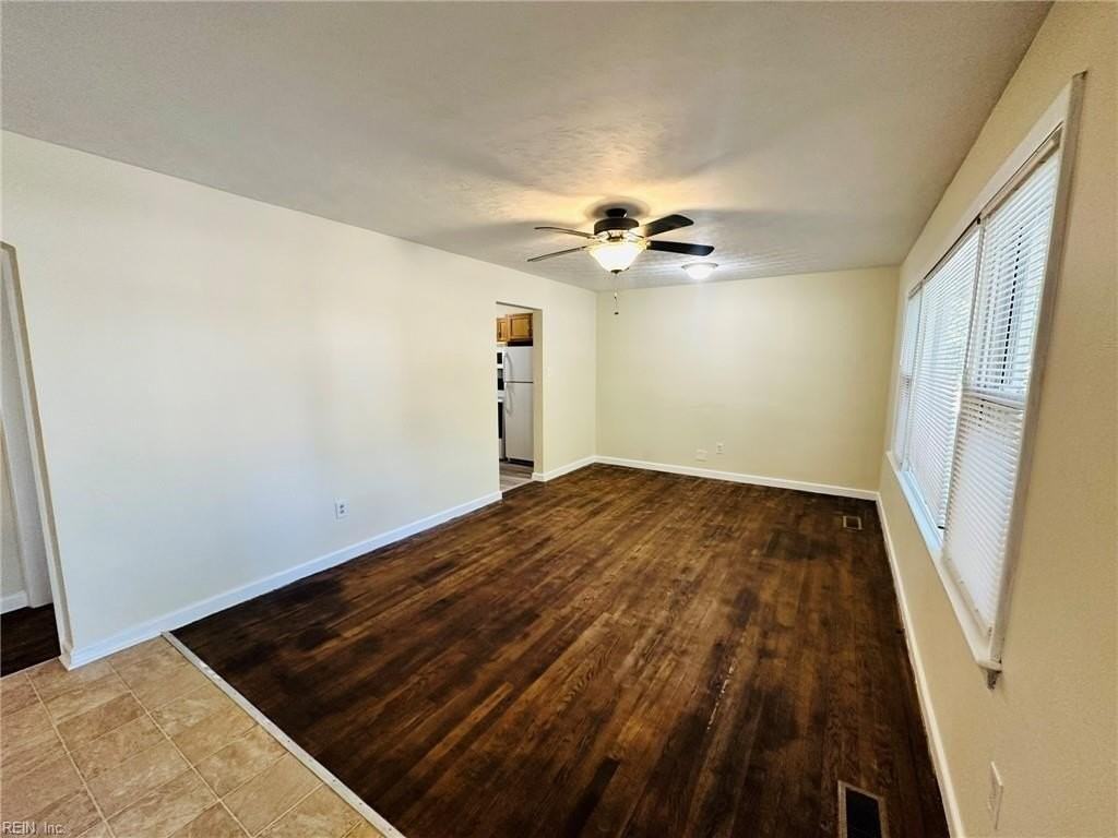 5933 Brinda Ave - Photo 3 of 24