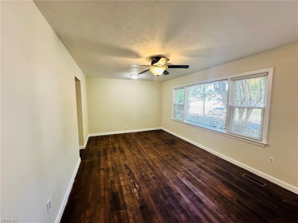 5933 Brinda Ave - Photo 4 of 24