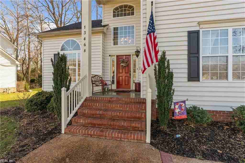 13468 Whippingham Pkwy - Photo 2 of 38