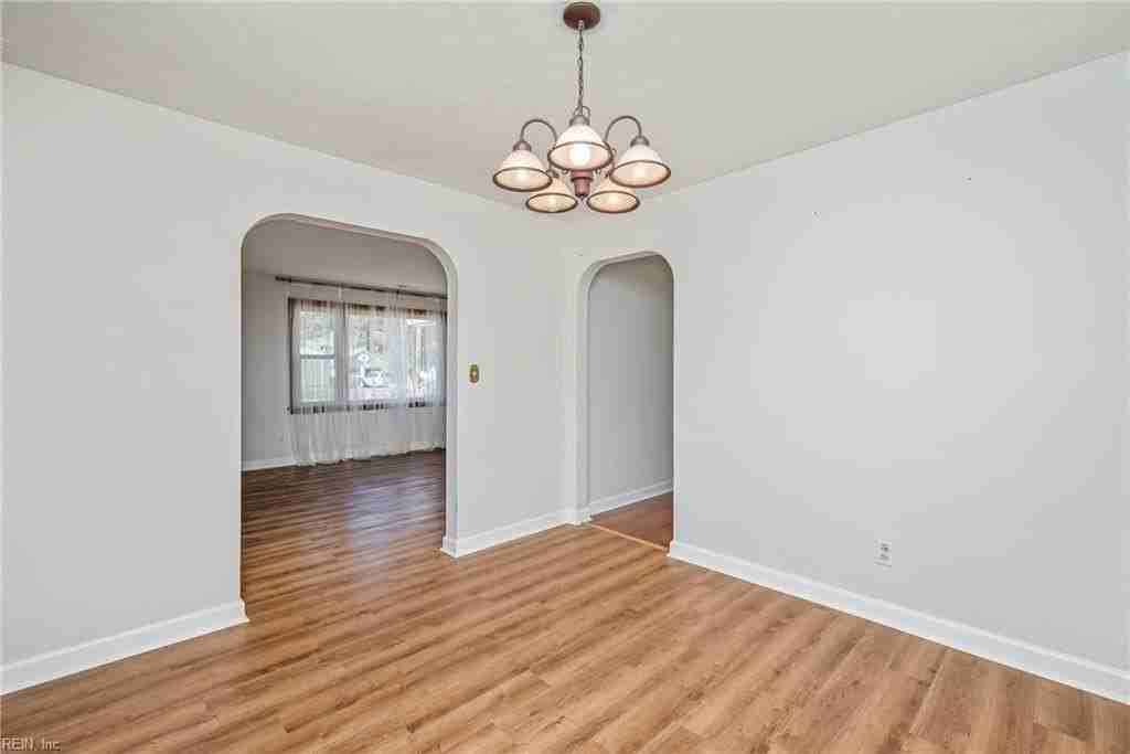 2504 Beaufort Ave - Photo 7 of 32