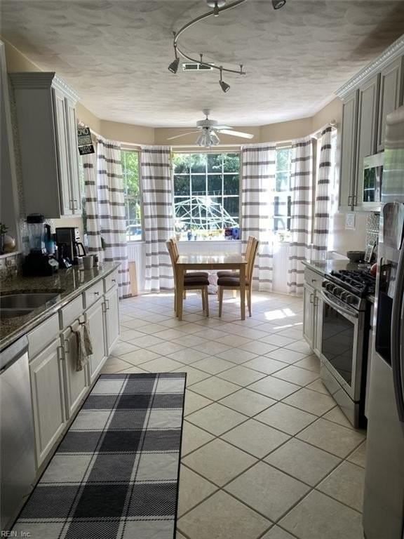 2544 Penshurst Way - Photo 3 of 14