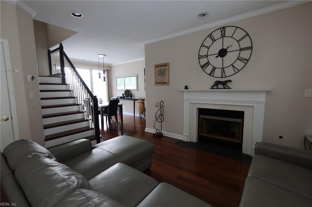 944 Ivystone Way - Photo 3 of 18