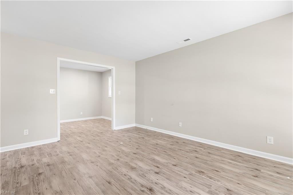 211 Woodview Ave #A - Photo 4 of 20