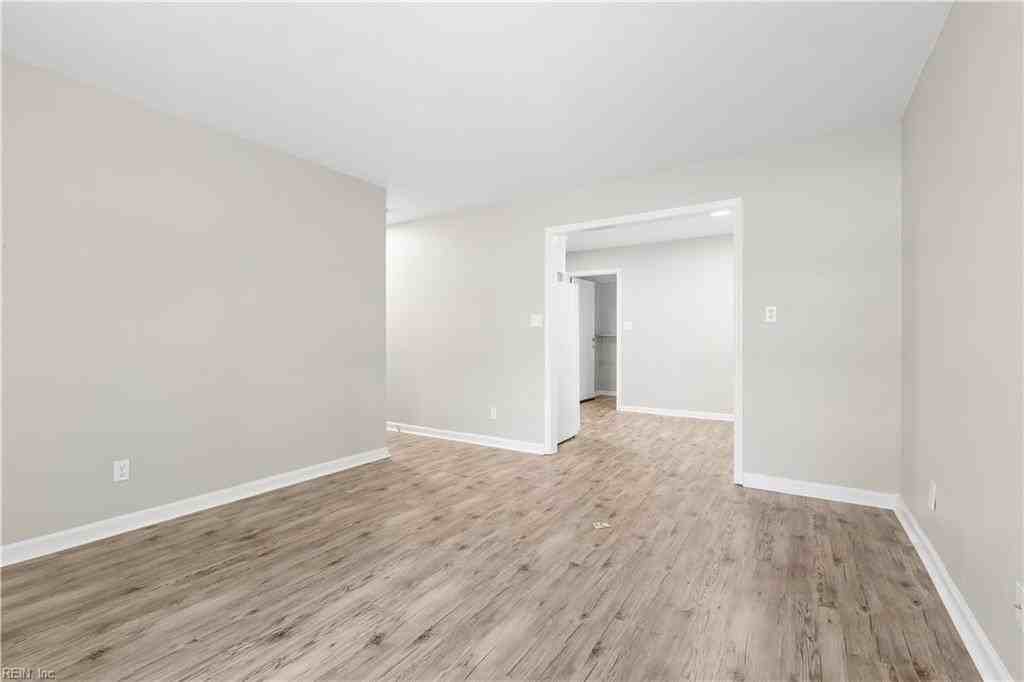 211 Woodview Ave #A - Photo 5 of 20