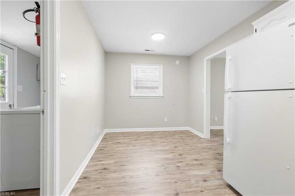 211 Woodview Ave #A - Photo 7 of 20
