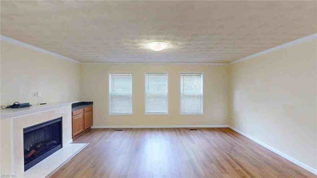 5565 Taylors Walke Ln - Photo 4 of 27