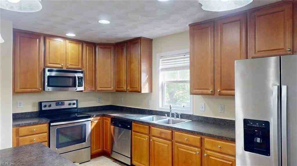 5565 Taylors Walke Ln - Photo 7 of 27