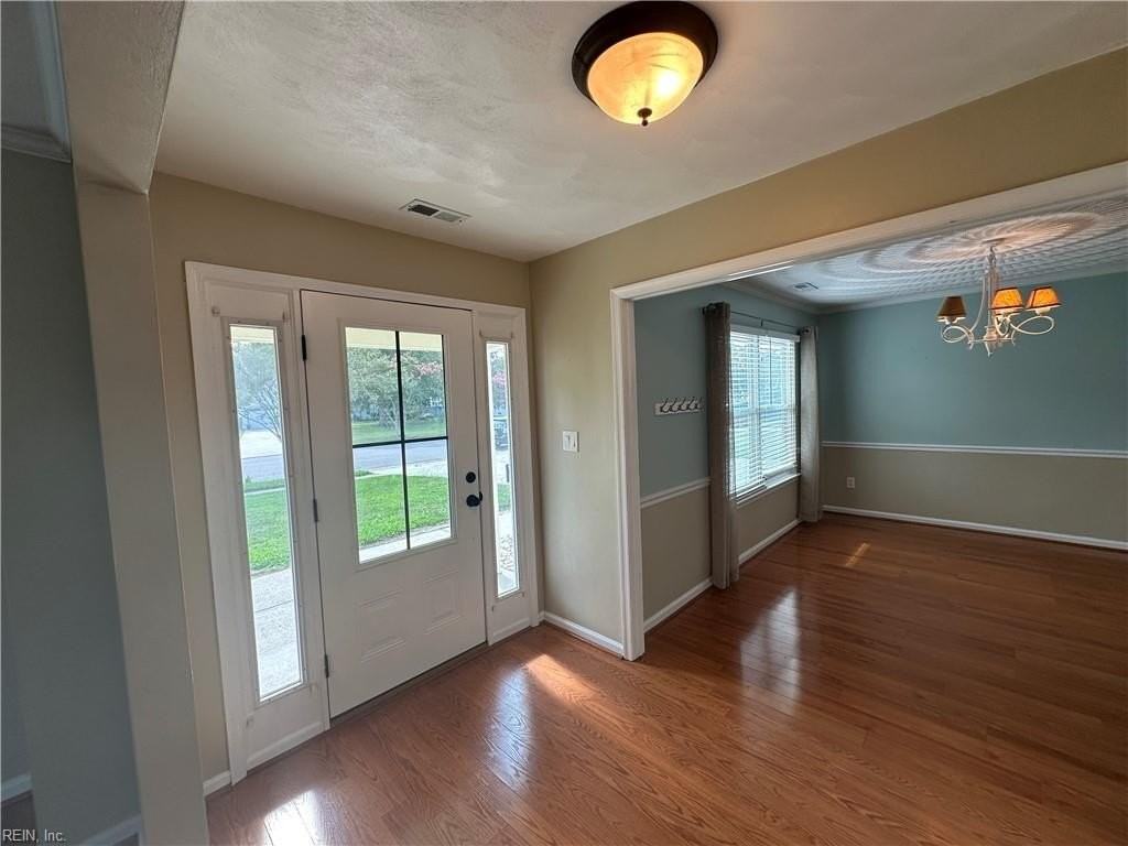 904 Gideon Rd - Photo 4 of 35
