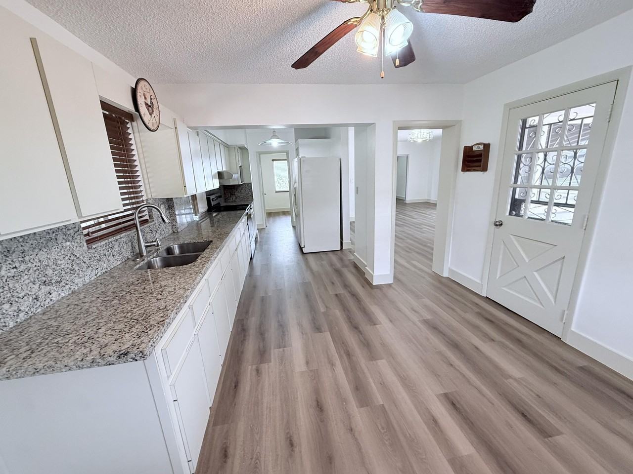 957 W 67th St - Photo 4 of 17