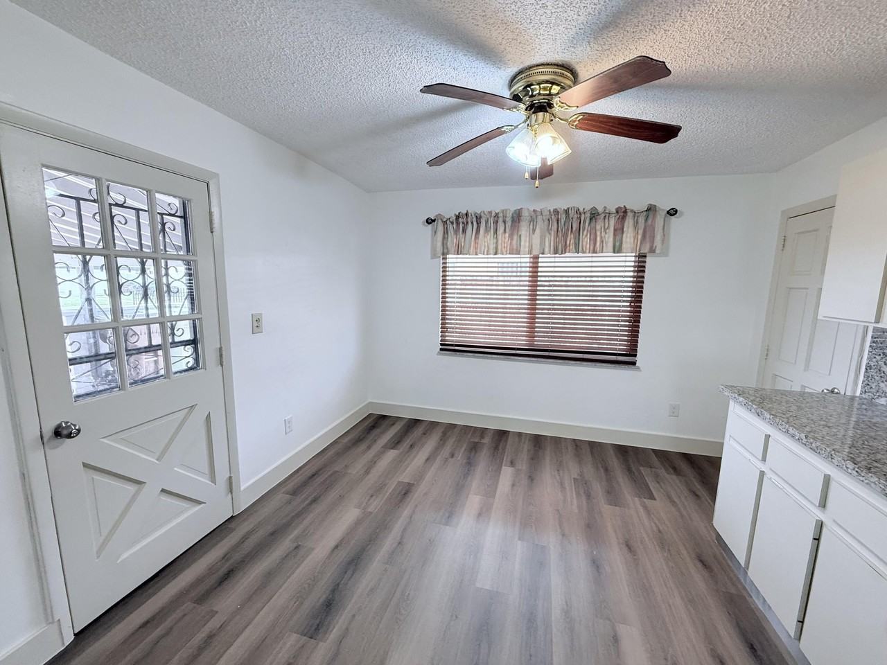 957 W 67th St - Photo 5 of 17