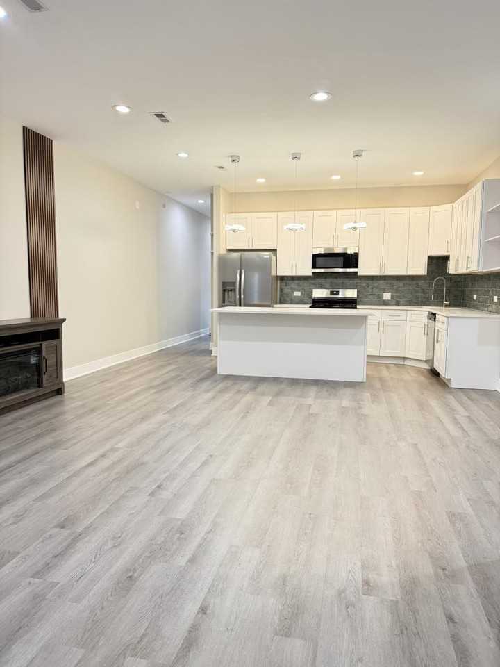 5547 N Lincoln Ave - Photo 4 of 10