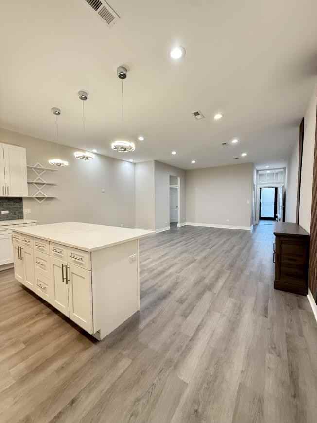5547 N Lincoln Ave - Photo 5 of 10