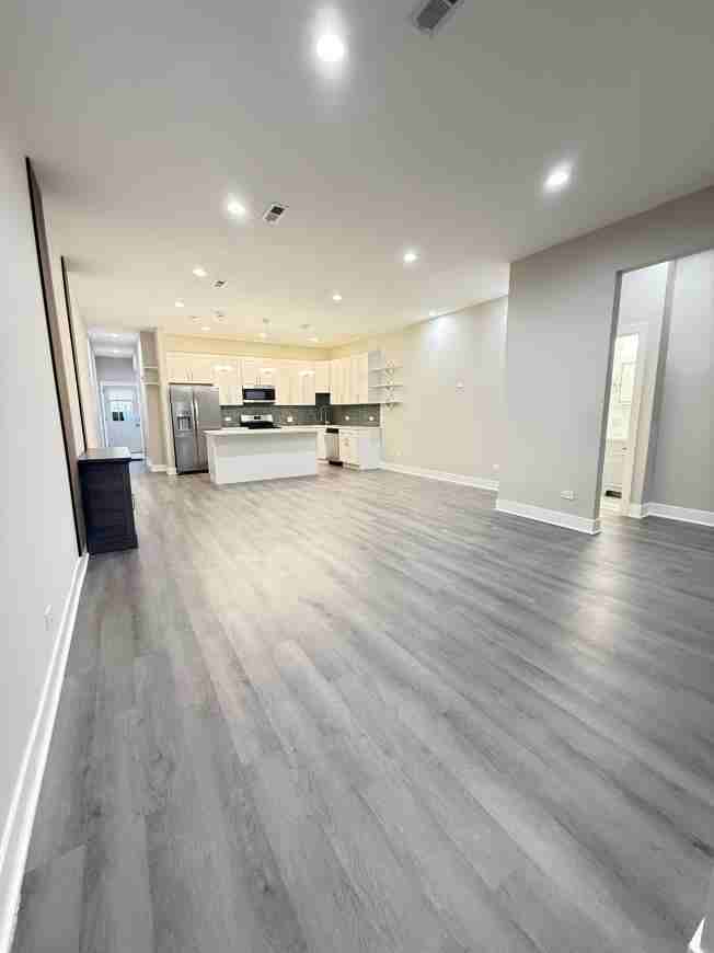 5547 N Lincoln Ave - Photo 6 of 10