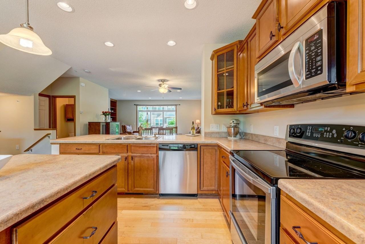11939 Emery Village Dr N - Photo 5 of 23