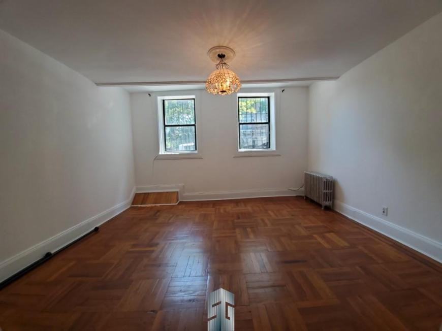 4 Saint James Pl - Photo 2 of 10