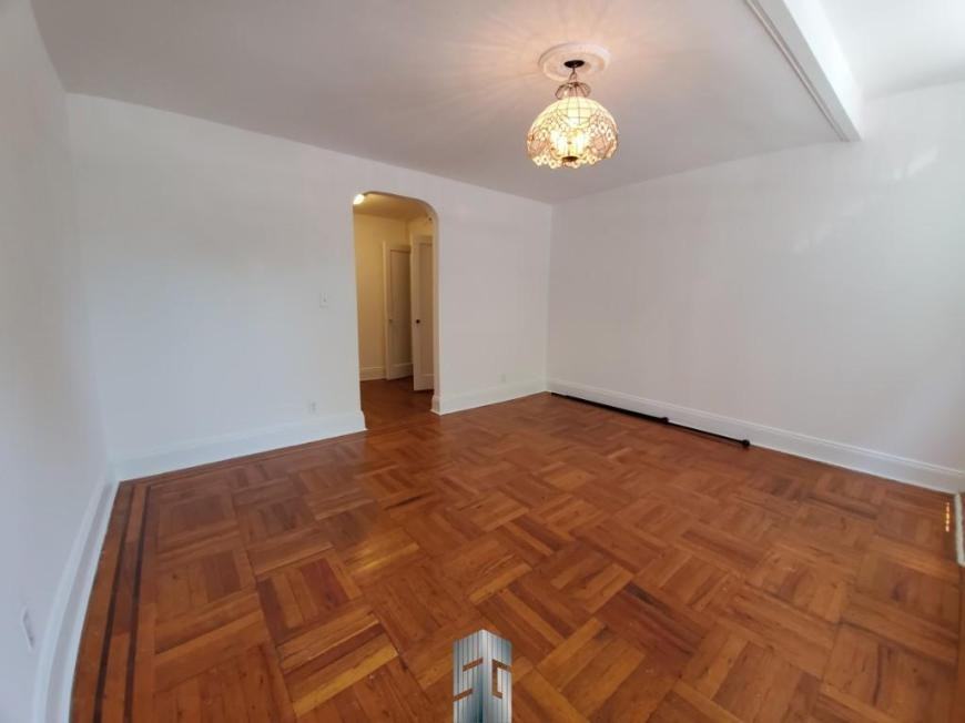 4 Saint James Pl - Photo 6 of 10