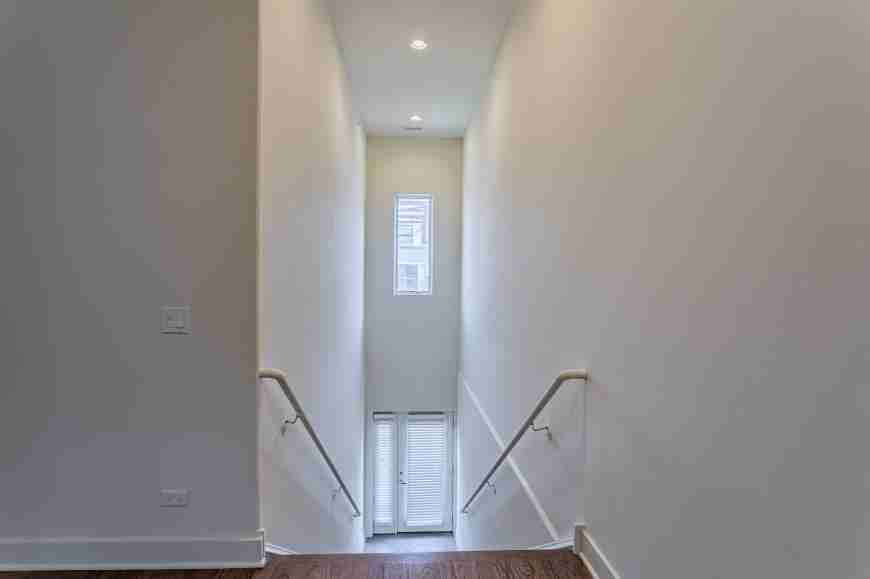 2100 Greenwood St - Photo 2 of 10