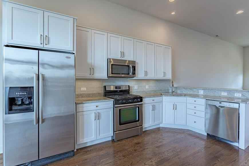 2100 Greenwood St - Photo 6 of 10