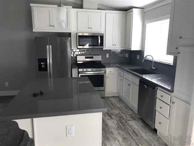 6670 Goodwin St - Photo 3 of 6