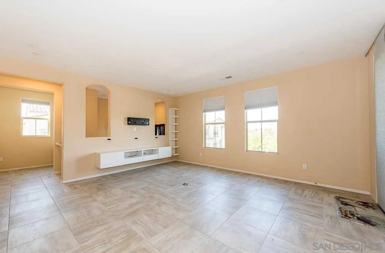 11130 Taloncrest Way #19 - Photo 4 of 25