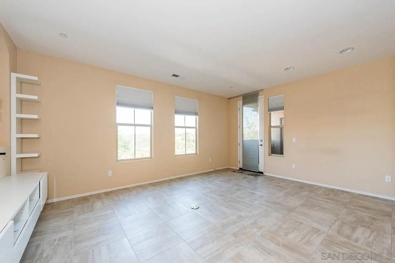11130 Taloncrest Way #19 - Photo 5 of 25