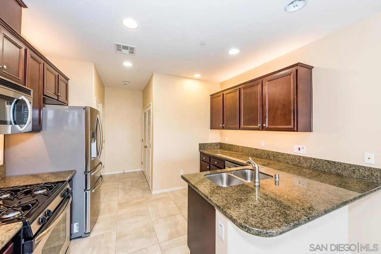 11130 Taloncrest Way #19 - Photo 6 of 25