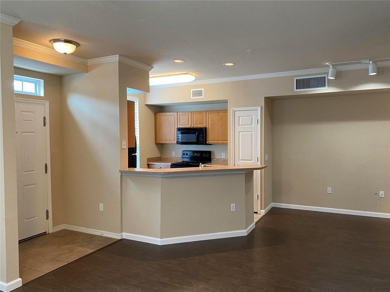 5550 Rosehill Rd #102 - Photo 4 of 10