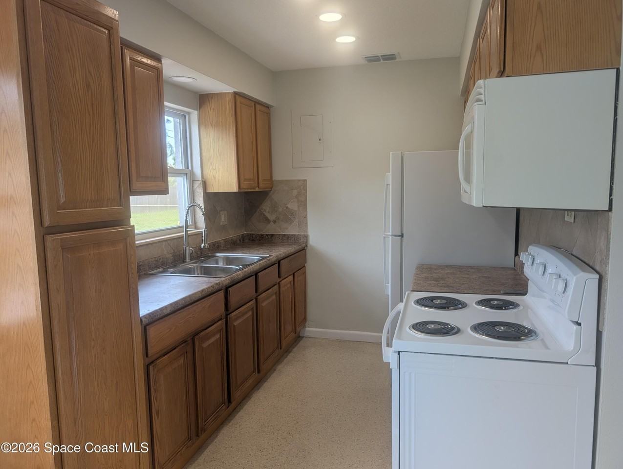 2026 Sarno Rd - Photo 2 of 19