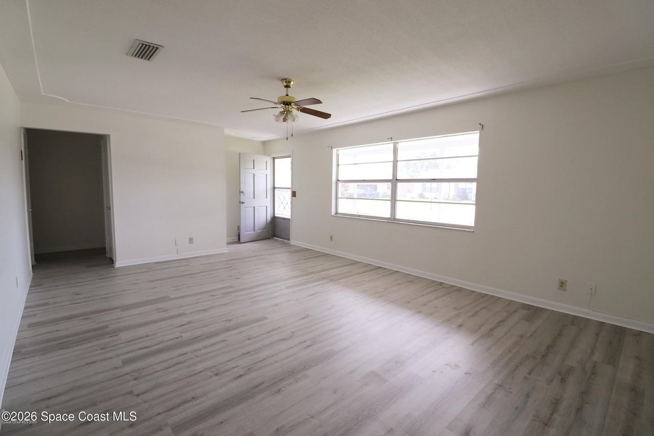 280 Hickory Ave - Photo 2 of 14