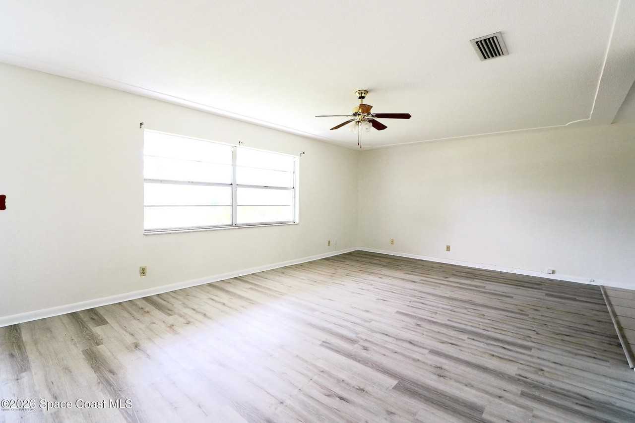 280 Hickory Ave - Photo 3 of 14