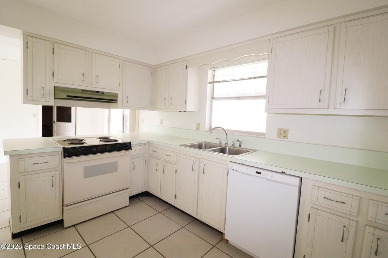280 Hickory Ave - Photo 4 of 14
